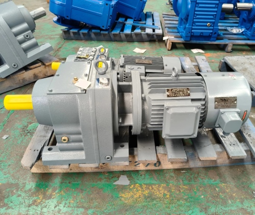 R series Coaxial helical gear reducer