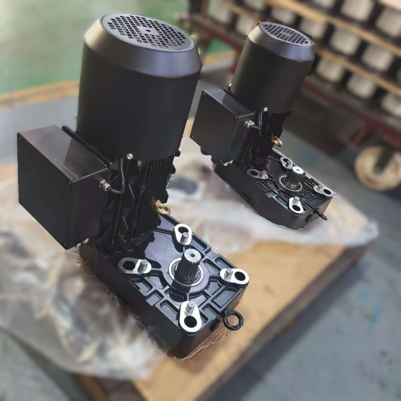 Customized Heavy-Duty Industrial Gear Reducer for Gantry Crane Hoist 